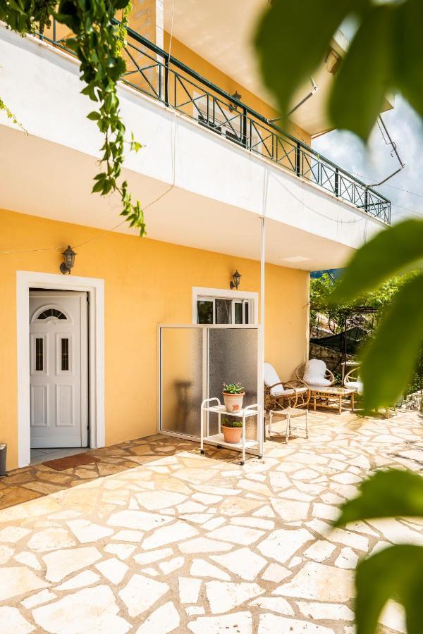 Janakis Apartments Himarë Dış mekan fotoğraf