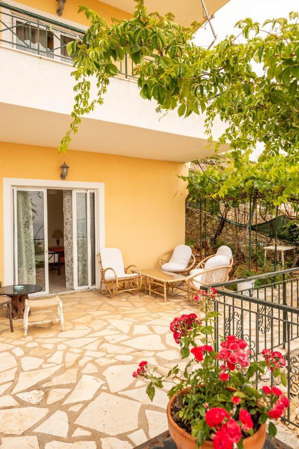 Janakis Apartments Himarë Dış mekan fotoğraf