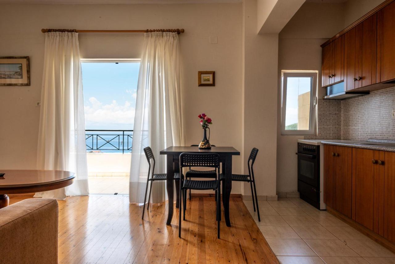 Janakis Apartments Himarë Dış mekan fotoğraf