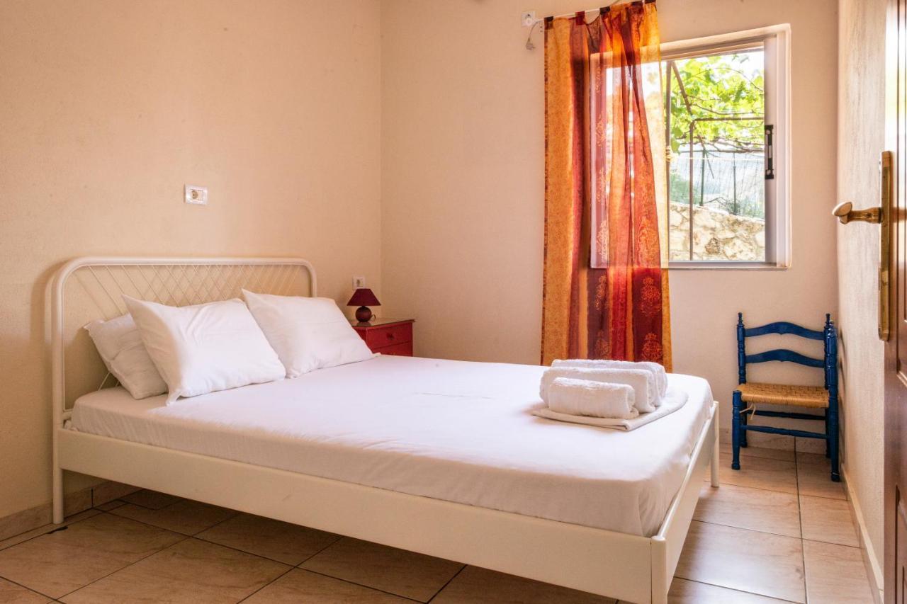 Janakis Apartments Himarë Dış mekan fotoğraf